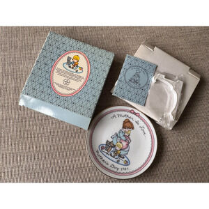 Avon Mothers Day 1987 Plate Joan Walsh Anglund Porcelain w Stand New Open Box